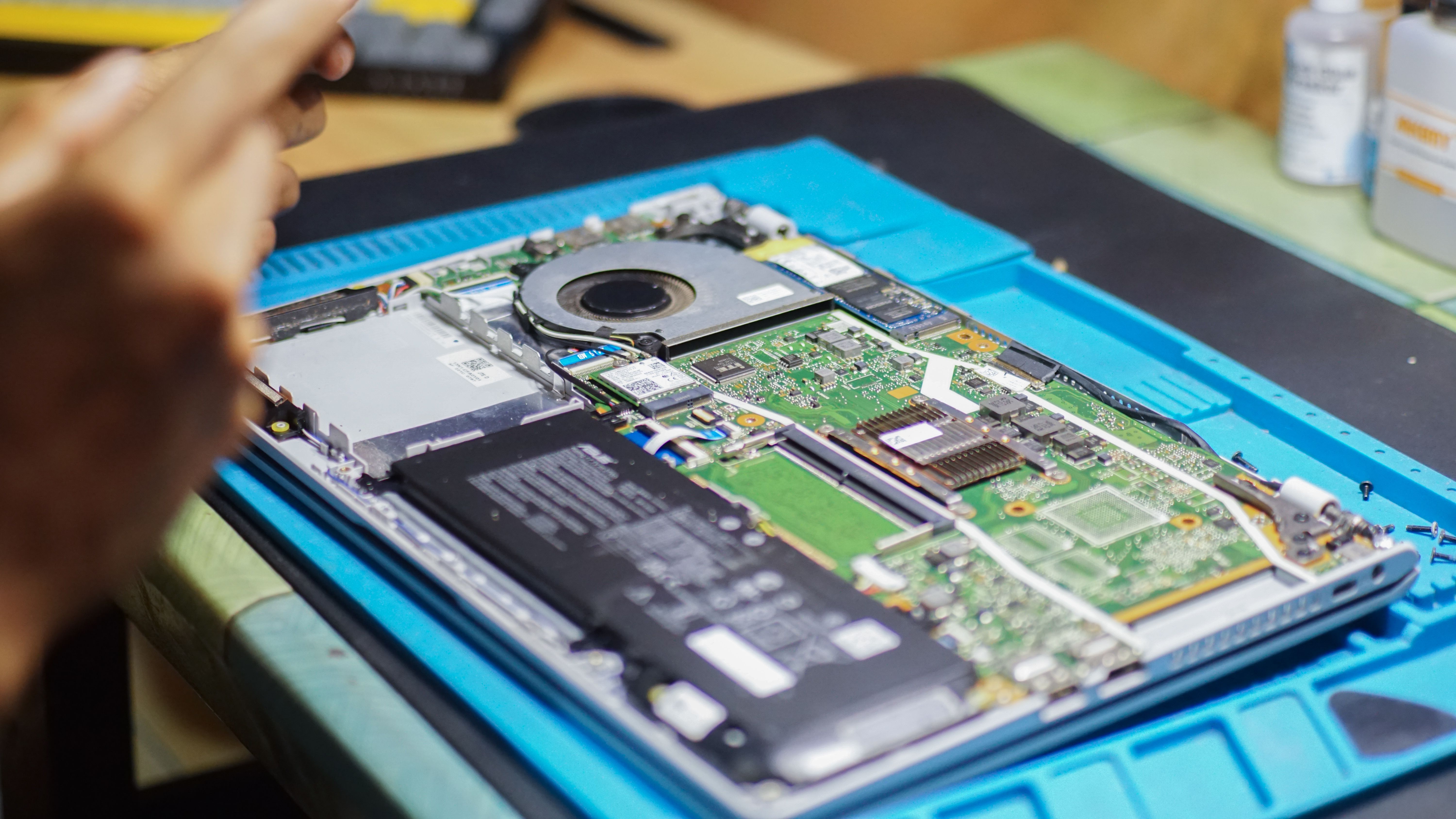 Reparatie placa de baza HP